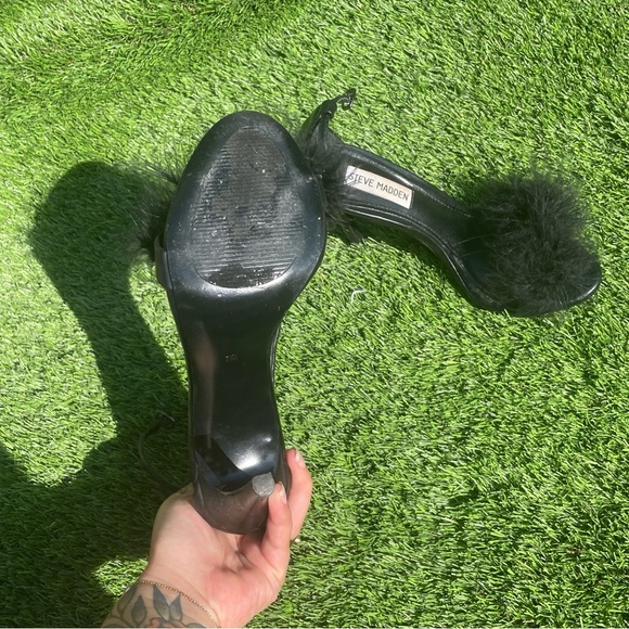 Steve Madden Scarlet Fuzzy Heels Size 7 - Picture 3 of 5